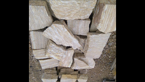 Kamenclub.ru: Песчаник пластушка желтый с рисунком (4-6 см)  купить в Истре плитняк пластушка желтый с рисунком песчаник 9 000 руб/м3   фото КАМЕНЬ КЛУБ