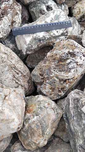 Kamenclub.ru: Кварцевый валунчик фр.100-300 мм.  купить в Истре кварц белый, бежевый молочный рыжий крупный природный камень галечник 7850 руб/т   фото КАМЕНЬ КЛУБ