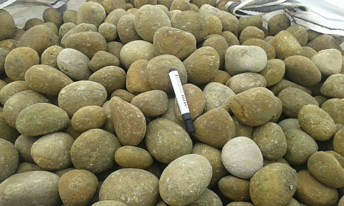 Kamenclub.ru: Песчаник ядра, фр. 100-300 мм  купить в Истре песчаник бежевый серый рыжий речная галька 5 000 руб/т   фото КАМЕНЬ КЛУБ