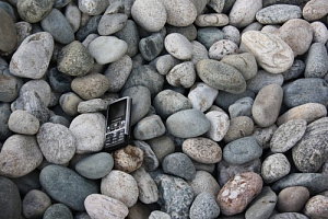 Kamenclub.ru: Галька речная окат (ассорти) фр. 50-100 мм. купить  в Истре галька природная округлая серая белая черная серая коричневая синяя галька речная окатанная округлая 6200 руб/т   фото КАМЕНЬ КЛУБ