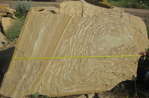 Kamenclub.ru: Форматный камень (плаха) пошаговая дорожка от 70-150 см (4 -12 см)  купить в Истре плитняк  форматный плаха желтый песчаник 9 000 руб/т   фото КАМЕНЬ КЛУБ