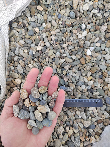 Kamenclub.ru: Галька речная окат (серая) фр.10-20 мм купить  в Истре галька речная серая, серый, темно-серый, светло-серый, коричневый ландшафтная декоративная речная окатанная округлая галька 5000 руб/т   фото КАМЕНЬ КЛУБ