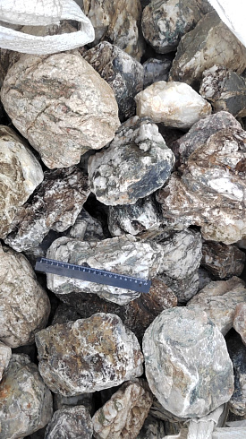 Kamenclub.ru: Кварцевый валунчик фр.100-300 мм.  купить в Истре кварц белый, бежевый молочный рыжий крупный природный камень галечник 7850 руб/т   фото КАМЕНЬ КЛУБ