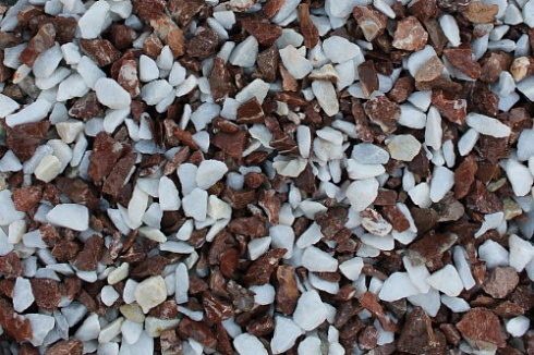 Kamenclub.ru: Мраморная крошка (щебень крошка микс: белый-зеленый-розовый) фр. 10-20 мм.  купить в Истре мрамор белый, зеленый, розовый декоративный ландшафтный колотый щебень 12000 руб/т   фото КАМЕНЬ КЛУБ