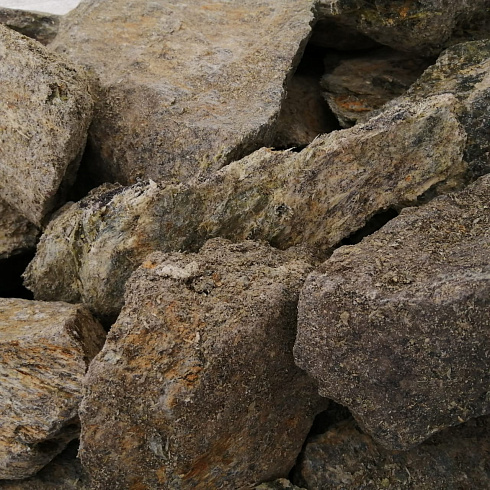 фото Змеевик салатовый  (фр. 70-100 мм)  купить в Истре в интернет-портале КАМЕНЬ КЛУБ