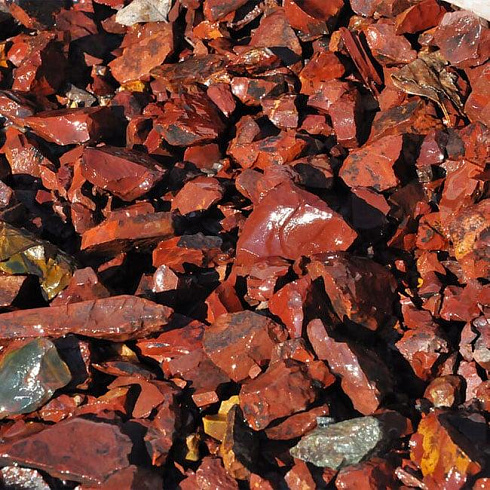 Kamenclub.ru: Щебень крошка красный (ЯШМА) фр. 10-20 мм.  купить в Истре яшма красный, бордовый, оранжевый, рыжий декоративный каменный ландшафтный щебень колотый 9000 руб/т   фото КАМЕНЬ КЛУБ