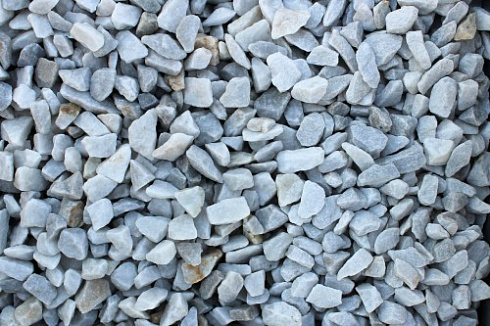 Kamenclub.ru: Мраморная крошка, щебень, цвет-белый,  фр. 20-40 мм.  купить в Истре мрамор белый молочный слоновая кость айвори  мраморная крошка ландшафтная 12000 руб/т   фото КАМЕНЬ КЛУБ