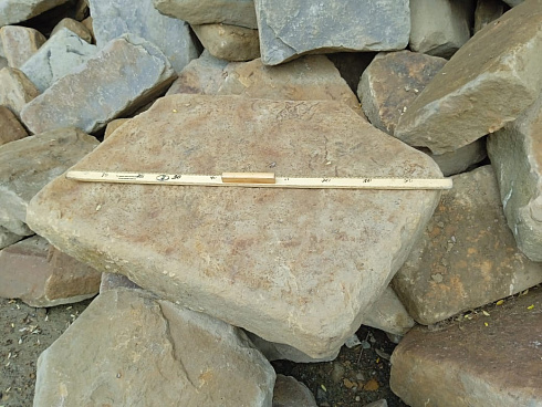 Kamenclub.ru: Песчаник для мощения дорожек, площадок, парковок ( фр 5-10 см)  купить в Истре песчаник  серый желтый коричневый рыжий песчаник оголтованный окатанный 6500 руб/т   фото КАМЕНЬ КЛУБ