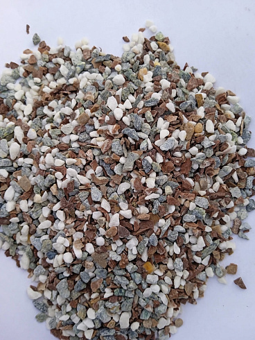 Kamenclub.ru: Мраморная крошка (щебень галтованный микс:белый-черный-розовый-медовый) фр.5-10 мм.  купить в Истре мрамор белый, медовый, черный, розовый мраморный галтованный щебень декоративный ландшафтный 15500 руб/т   фото КАМЕНЬ КЛУБ