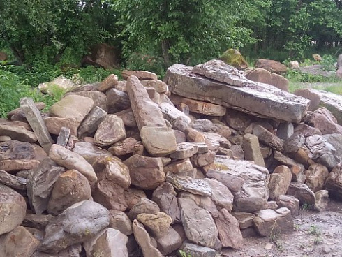 Kamenclub.ru: Песчаник декоративный ландшафтный (фр. 300-500 мм)  купить в Истре песчаник желтый рыжий серый зеленый валун речной окатанный природный песчаника 4 500 руб/т   фото КАМЕНЬ КЛУБ