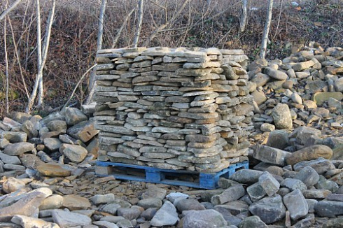 Kamenclub.ru: Песчаник колотый для облицовки (фр. 2-3 см)  купить в Истре песчаник бежевый серый рыжий песчаник строительный 5000 руб/т   фото КАМЕНЬ КЛУБ