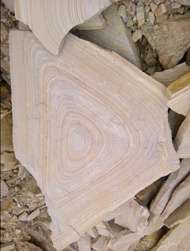 Kamenclub.ru: Форматный камень (плаха) пошаговая дорожка от 70-150 см (4 -12 см)  купить в Истре плитняк  форматный плаха желтый песчаник 9 000 руб/т   фото КАМЕНЬ КЛУБ