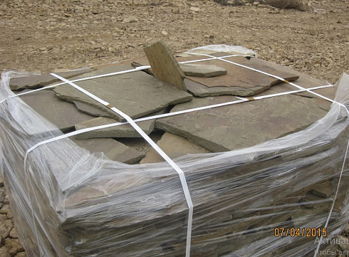 Kamenclub.ru: Песчаник пластушка серо-зеленый (3,0 см)  купить в Истре песчаник серо-зеленый, серый, зеленый песчаник пластушка колотый рваный ландшафтный 10200 руб/м3   фото КАМЕНЬ КЛУБ