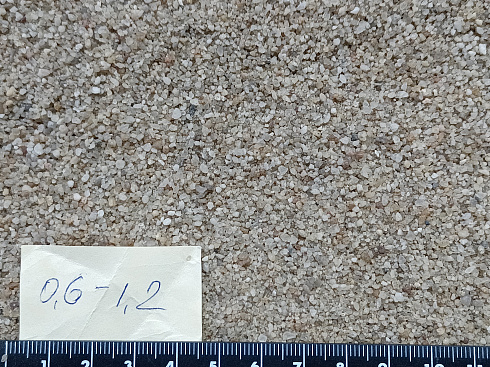 Кварцевый песок для площадок фр. 0,6-1,2 мм.  купить в Истре фото Камень Клуб