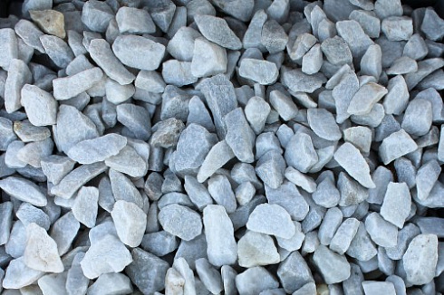 Kamenclub.ru: Мраморная крошка, щебень, цвет-белый,  фр. 20-40 мм.  купить в Истре мрамор белый молочный слоновая кость айвори  мраморная крошка ландшафтная 12000 руб/т   фото КАМЕНЬ КЛУБ