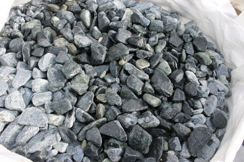 Kamenclub.ru: Щебень галтованный зеленый (змеевик) фр. 50-100 мм.  купить в Истре галтовка мраморная зеленый, салатовый мрамор 12 500 руб/т   фото КАМЕНЬ КЛУБ