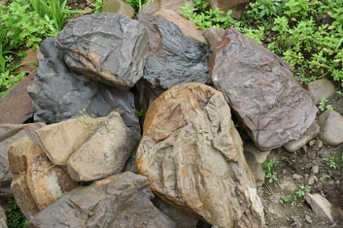 Kamenclub.ru: Песчаник декоративный ландшафтный (фр. 300-500 мм)  купить в Истре песчаник желтый рыжий серый зеленый валун речной окатанный природный песчаника 4 500 руб/т   фото КАМЕНЬ КЛУБ