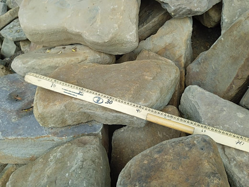 Kamenclub.ru: Песчаник для мощения дорожек, площадок, парковок ( фр 5-10 см)  купить в Истре песчаник  серый желтый коричневый рыжий песчаник оголтованный окатанный 6500 руб/т   фото КАМЕНЬ КЛУБ