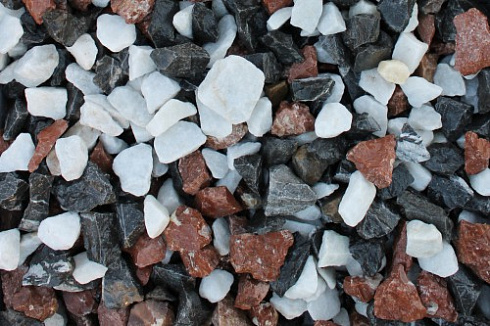 Kamenclub.ru: Мраморная крошка (щебень крошка микс: белый-зеленый-розовый) фр. 3-5 мм.  купить в Истре мрамор белый, зеленый, розовый мраморная декоративная крошка каменная 12000 руб/т   фото КАМЕНЬ КЛУБ