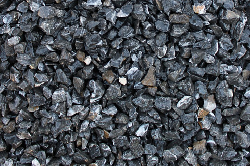 Kamenclub.ru: Щебень крошка черный (мрамор) фр. 40-70 мм.  купить в Истре мрамор черный с белыми прожилками, черный, белый декоративный щебень 11000 руб/т   фото КАМЕНЬ КЛУБ