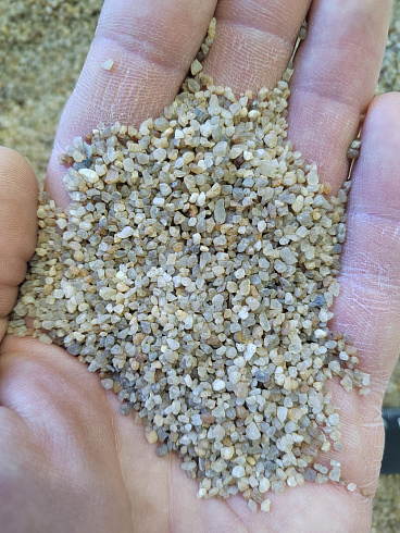 Кварцевый песок для водоподготовки фр. 1,6-3 мм.  купить в Истре фото Камень Клуб