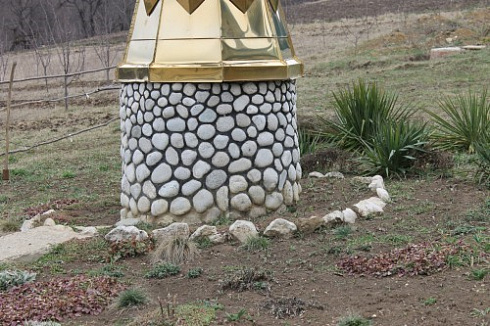 Kamenclub.ru: Галька речная плоская (бело-серая) фр. 100-200-300 мм. купить  в Истре галька речная плоская серый, белый, бело-серый, серо-белый речная галька плоская  9000 руб/т   фото КАМЕНЬ КЛУБ