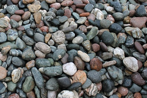 Kamenclub.ru: Галька окат (цветная картошка) фр. 50-100 мм. купить  в Истре галька природная окатанная серый белый цветной синий темно-серый коричневый округлый галечник окатанный 6800 руб/т   фото КАМЕНЬ КЛУБ