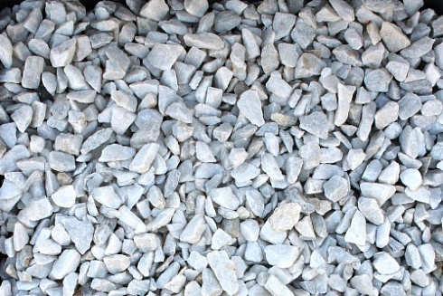 Kamenclub.ru: Мраморная крошка, щебень, цвет-белый, фр. 3-5 мм.  купить в Истре мрамор белый молочный бежевый мрамор колотый 11500 руб/т   фото КАМЕНЬ КЛУБ