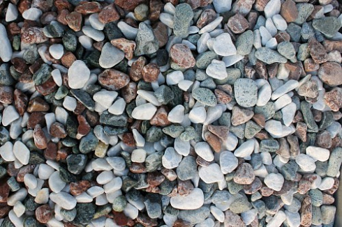 Kamenclub.ru: Мраморная крошка (щебень галтованный микс:белый-зеленый-розовый) фр.20-40 мм.  купить в Истре мрамор белый, зеленый, розовый мрамор декоративный (галтовка) 15500 руб/т   фото КАМЕНЬ КЛУБ