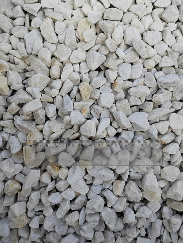Kamenclub.ru: Мраморная крошка, щебень, цвет-белый, фр. 10-20 мм.  купить в Истре мрамор белый, молочный айвори каменная ландшафтная декоративная крошка шебня 12000 руб/т   фото КАМЕНЬ КЛУБ