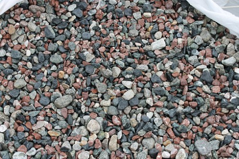 Kamenclub.ru: Мраморная крошка (щебень галтованный микс:: серый-зеленый-розовый) фр.10-20 мм.  купить в Истре мрамор серый, зеленый, розовый щебень окатанный округлый декоративный ландшафтный 15500 руб/т   фото КАМЕНЬ КЛУБ