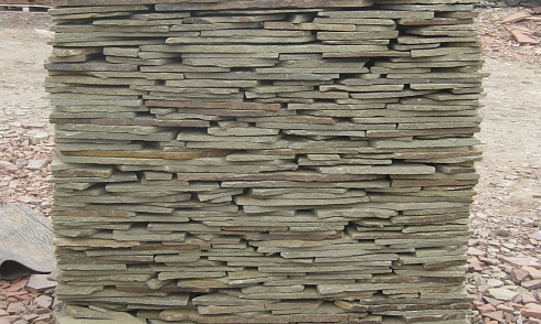 Kamenclub.ru: Песчаник пластушка серо-зеленый (1,5 см)  купить в Истре плитняк - пластушка серо-зеленый, серый, зеленый пластушка рваная ландшафтная колотая 10200 руб/м3   фото КАМЕНЬ КЛУБ