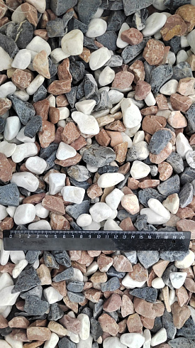 Kamenclub.ru: Мраморная крошка (щебень галтованный микс:белый-зеленый-розовый) фр.20-40 мм.  купить в Истре мрамор белый, зеленый, розовый мрамор декоративный (галтовка) 15500 руб/т   фото КАМЕНЬ КЛУБ
