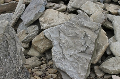 Kamenclub.ru: Песчаник декоративный ландшафтный (фр. 300-500 мм)  купить в Истре песчаник желтый рыжий серый зеленый валун речной окатанный природный песчаника 4 500 руб/т   фото КАМЕНЬ КЛУБ